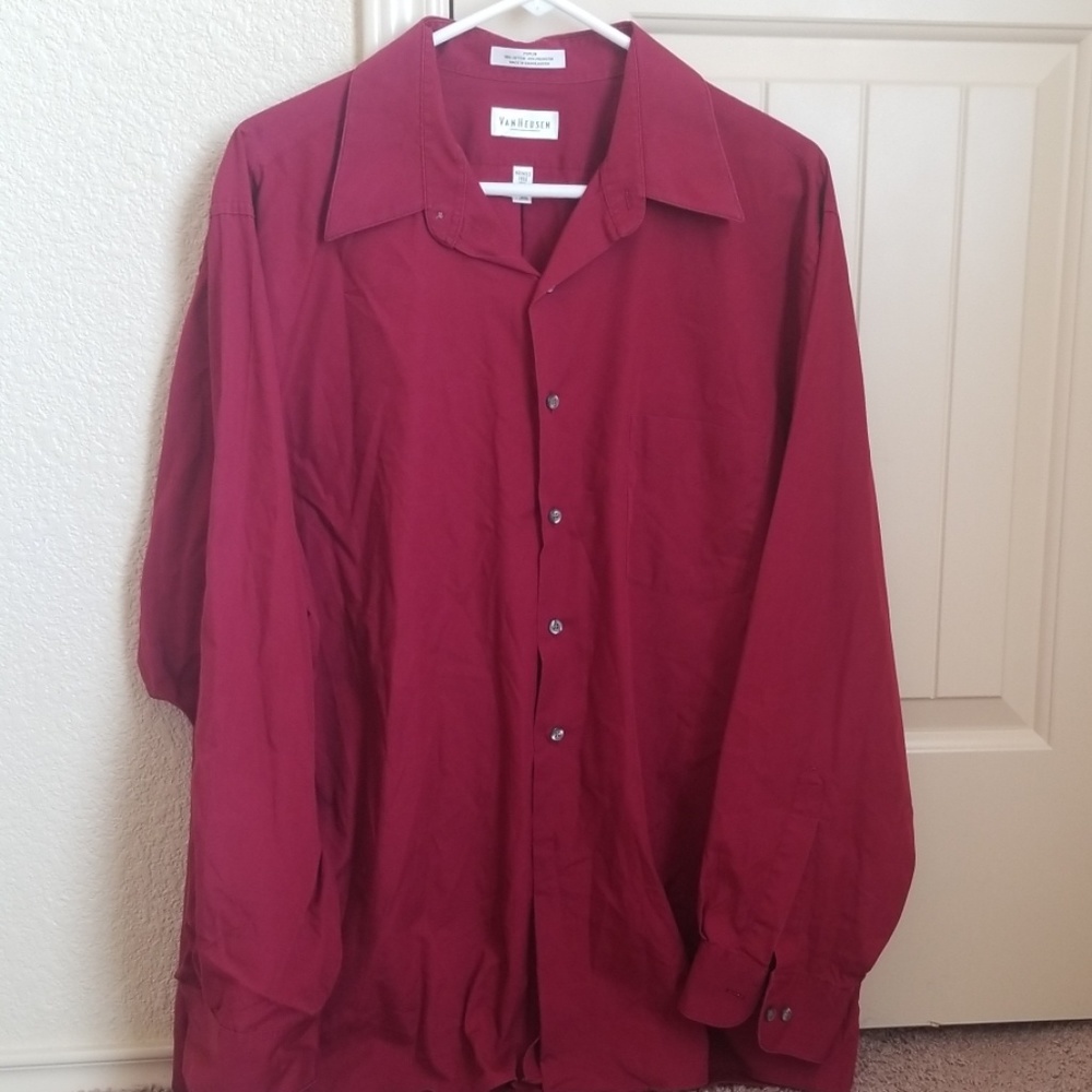 VanHeusen Long Sleeve Dress Shirt with pocket